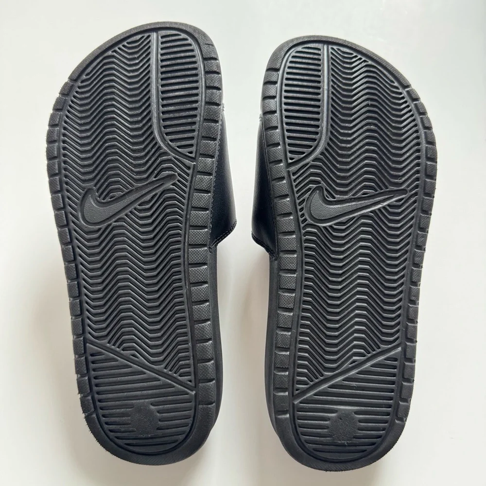 Women's Nike Benassi Jdi Sandal Black/Vivid Pink, Black/Rose Gold. Size: 5. - Picture 3 of 8